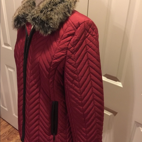 Light-weight quilted jacket with removable collar - Picture 4 of 10